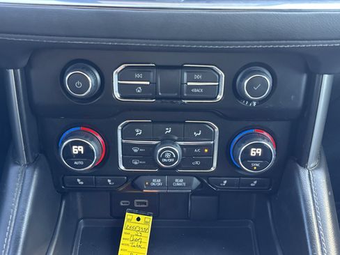 Used 2023 Chevrolet Tahoe Z71 w/ Luxury Package AWD/4WD image 19