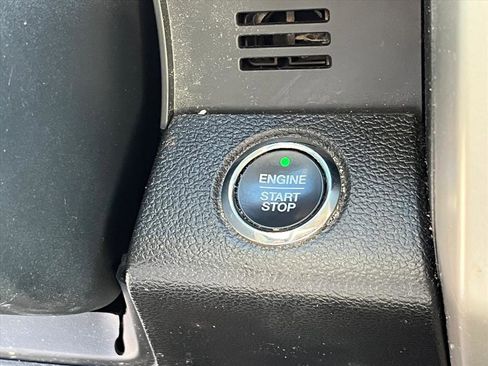 Used 2019 Ford F150 Lariat image 11