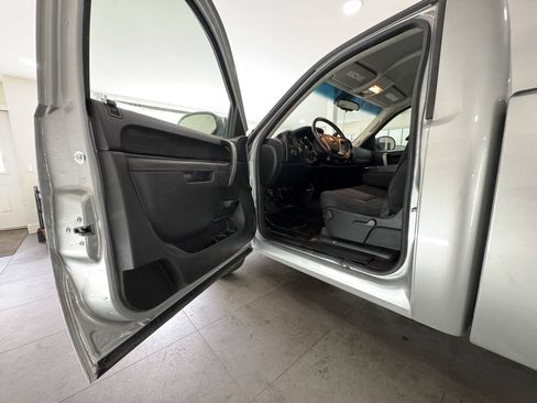 Used 2010 Chevrolet Silverado 1500 LT AWD/4WD image 13