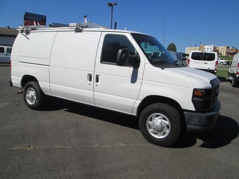 Used 2014 Ford E-250 and Econoline 250 image 2