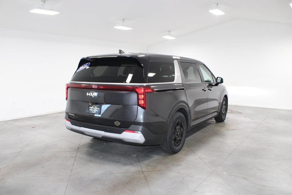 Used 2025 Kia Carnival FWD image 9