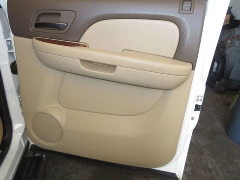 Used 2008 GMC Sierra 2500 SLT w/ EZ-Lift Tailgate Package RWD image 29