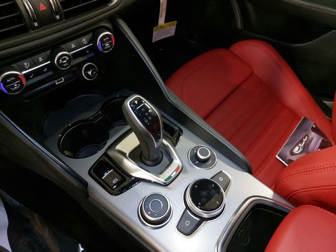 New 2025 Alfa Romeo Giulia w/ Veloce Package AWD image 27