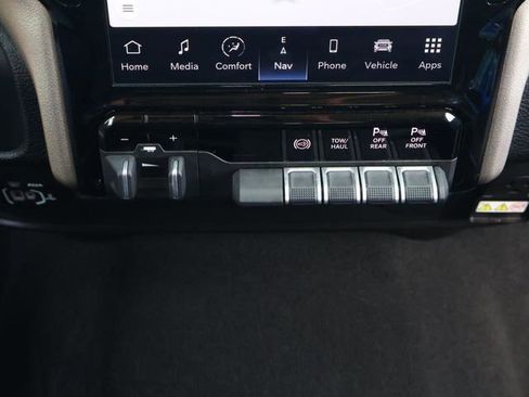 Used 2024 RAM 2500 Laramie AWD/4WD image 29