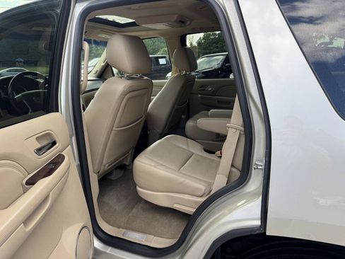 Used 2013 Cadillac Escalade Luxury RWD image 6