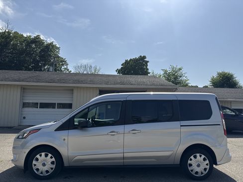 Used 2021 Ford Transit Connect XLT FWD image 8