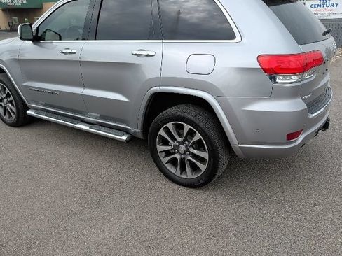 Used 2017 Jeep Grand Cherokee Overland w/ Jeep Active Safety Group AWD/4WD image 5