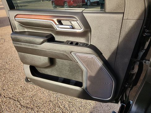 Used 2024 GMC Sierra 3500 Denali w/ Technology Package image 13