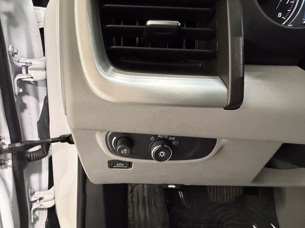 Used 2024 GMC Terrain SLE FWD image 17