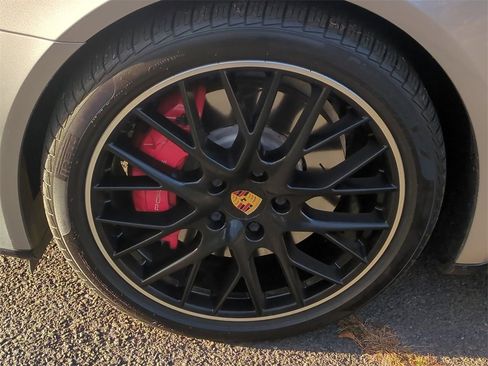 Used 2019 Porsche Panamera GTS image 10