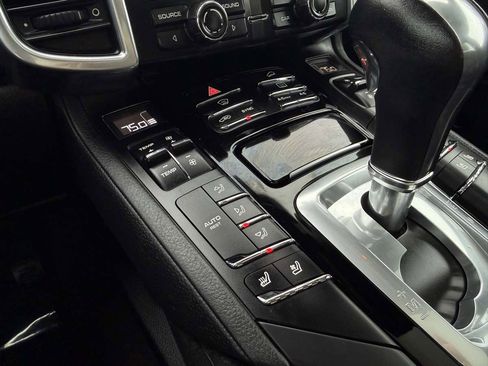 Used 2016 Porsche Cayenne image 38