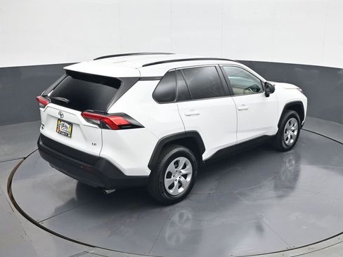 Used 2020 Toyota RAV4 LE FWD image 17