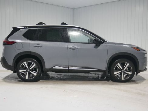 Used 2021 Nissan Rogue SL w/ Premium Package image 4