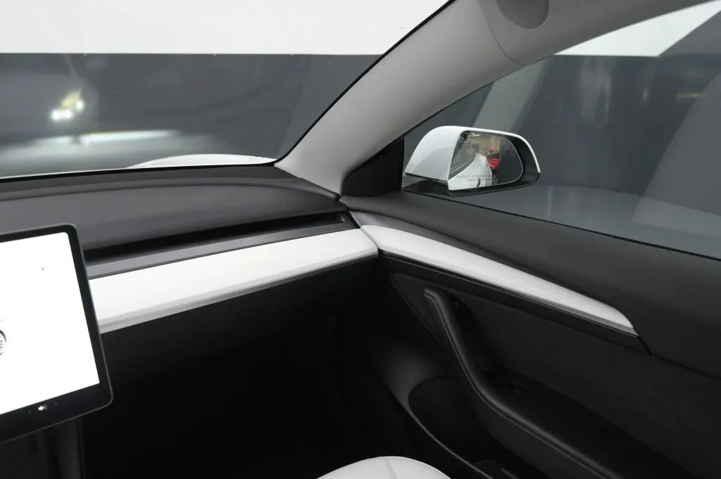 Used 2022 Tesla Model 3 Long Range AWD/4WD image 32