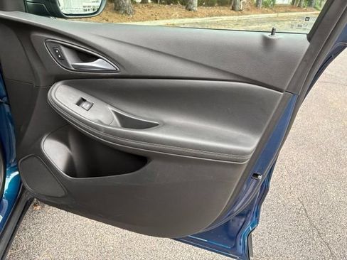 Used 2020 Buick Encore GX Essence FWD image 17