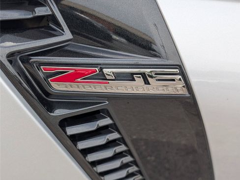 Used 2015 Chevrolet Corvette Z06 w/ 3LZ Preferred Equipment Group RWD image 9