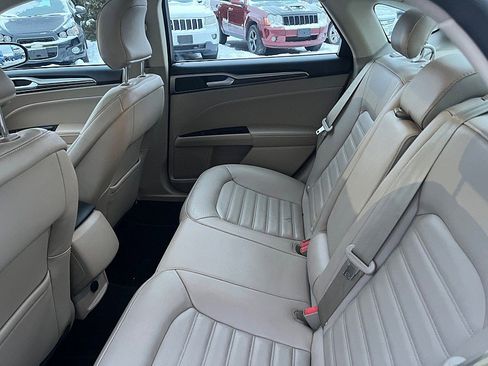 Used 2017 Ford Fusion SE image 14