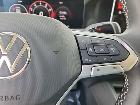 Certified 2025 Volkswagen Tiguan SE AWD/4WD image 18