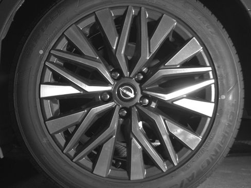 Used 2025 Nissan Altima 2.5 SV FWD image 14