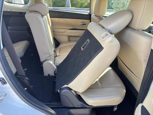 Used 2019 Mitsubishi Outlander SE image 33