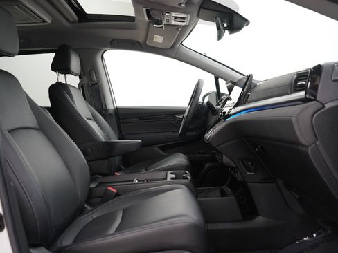 Used 2023 Honda Odyssey Touring image 11