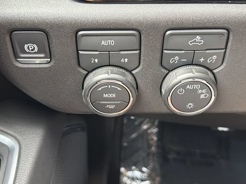 Used 2026 Chevrolet Silverado 1500 LT AWD/4WD image 10
