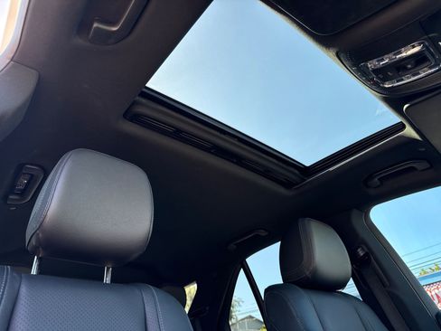 Used 2021 Mercedes-Benz GLE 350 w/ AMG Line Exterior image 10