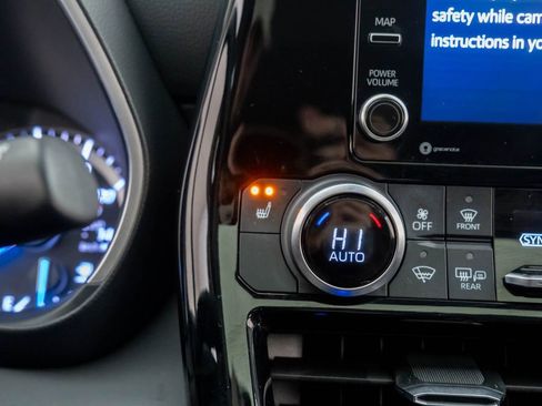 Used 2022 Toyota Highlander XLE image 22