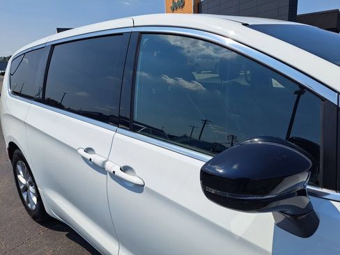 Certified 2026 Chrysler Pacifica Limited FWD image 39