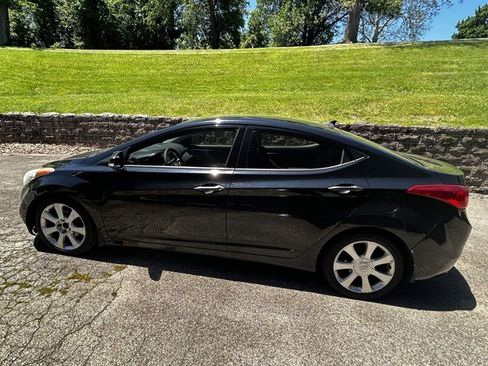 Used 2013 Hyundai Elantra Limited w/ Technology Pkg FWD image 3