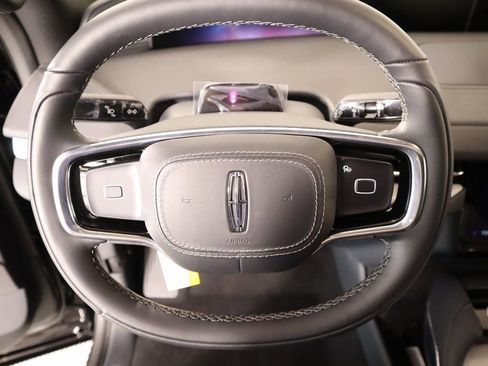New 2025 Lincoln Navigator Reserve w/ Jet Appearance Package AWD/4WD image 3