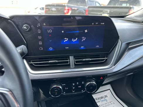 Used 2024 Chevrolet Trax ACTIV w/ Sunroof Package FWD image 18