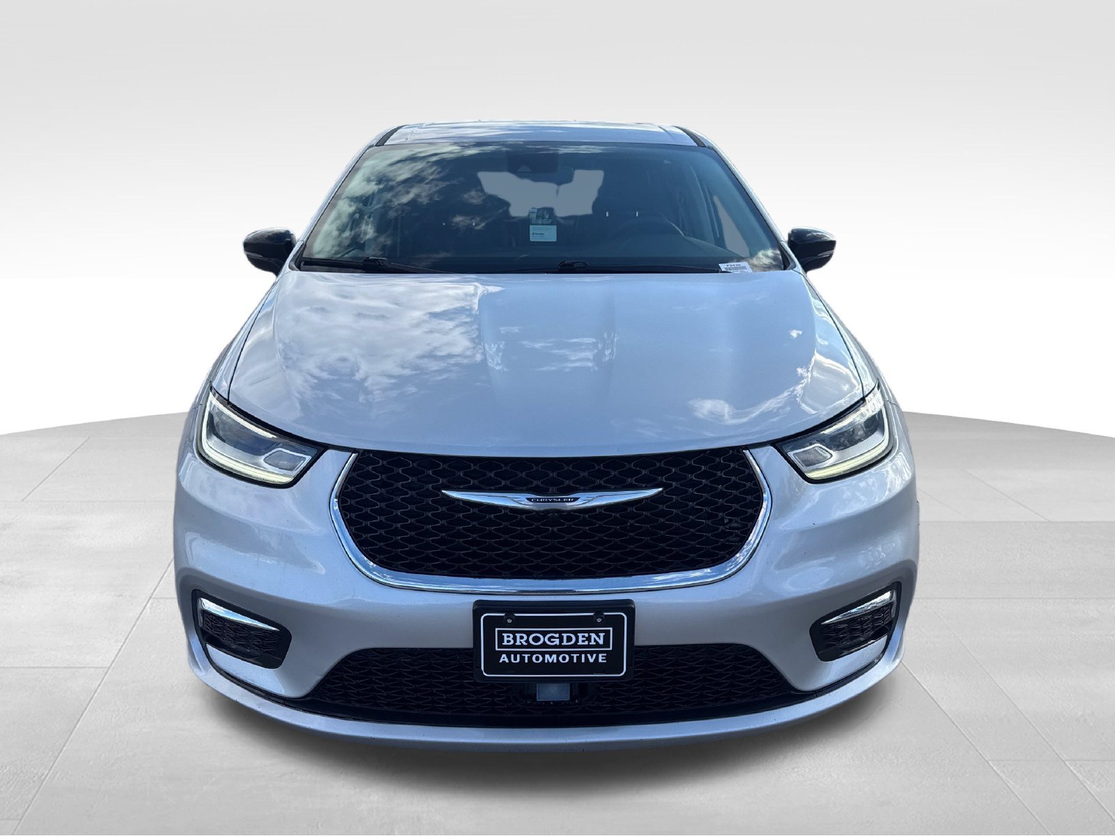 Used 2024 Chrysler Pacifica Touring-L FWD image 19