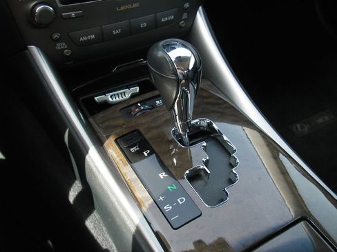 Used 2010 Lexus IS 250C image 32