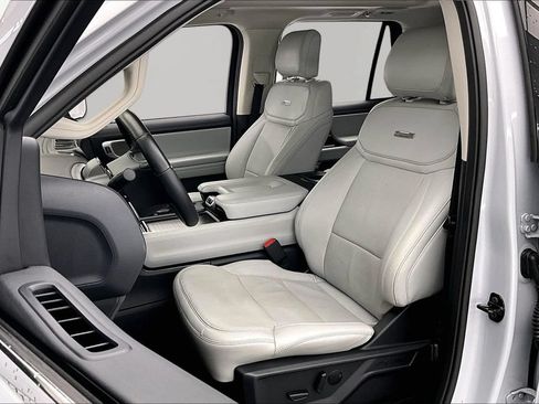 Certified 2025 Ford Expedition Max Platinum w/ Driver's Package AWD/4WD image 25