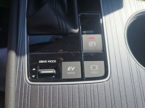 Used 2025 Toyota Sienna XLE image 33