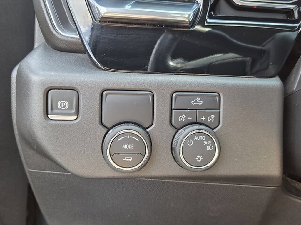 Used 2025 Chevrolet Silverado 1500 LT RWD image 32