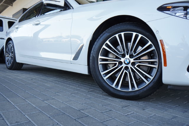 Used 2020 BMW 530e w/ Convenience Package RWD image 10