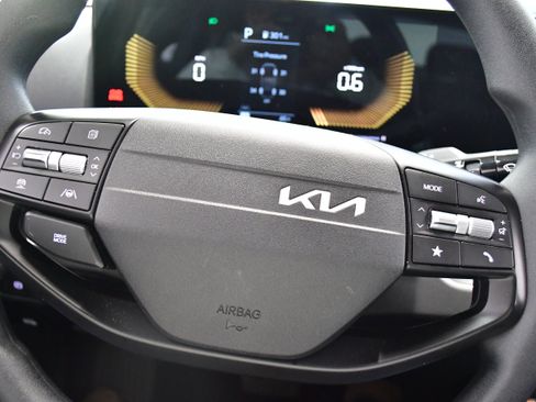 Used 2025 Kia K4 FWD image 18