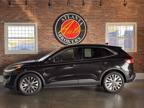 Used 2020 Ford Escape Titanium image 9