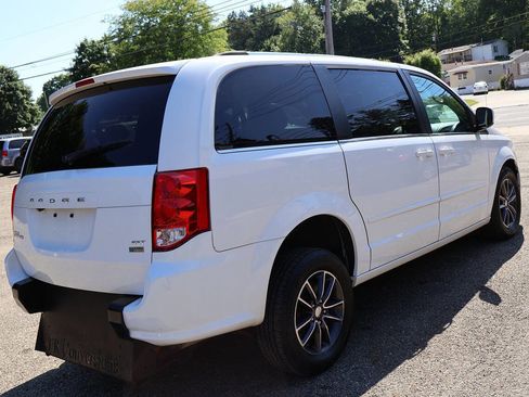 Used 2017 Dodge Grand Caravan SXT FWD image 18