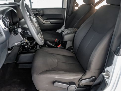 Used 2018 Jeep Wrangler Sport AWD/4WD image 28