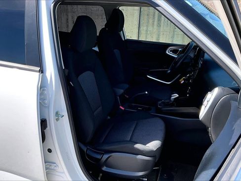 Used 2022 Kia Soul LX w/ Technology Package image 9