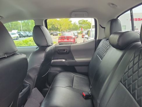 Used 2021 Toyota Tacoma SR5 RWD image 11