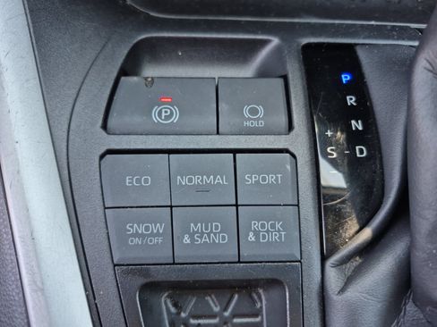 Certified 2025 Toyota RAV4 XLE AWD/4WD image 31