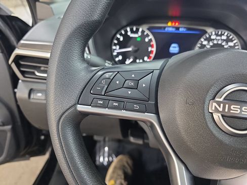 Used 2024 Nissan Altima 2.5 SV FWD image 16