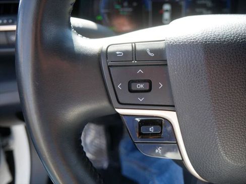 Certified 2023 Toyota Crown XLE image 24