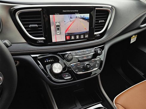 New 2026 Chrysler Pacifica Pinnacle image 21