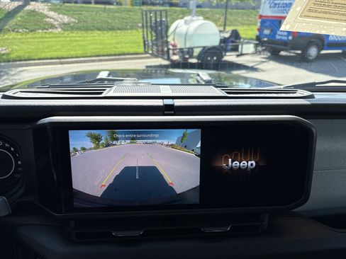 Used 2025 Jeep Wrangler Sport image 28