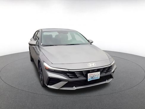 Used 2025 Hyundai Elantra SEL image 3